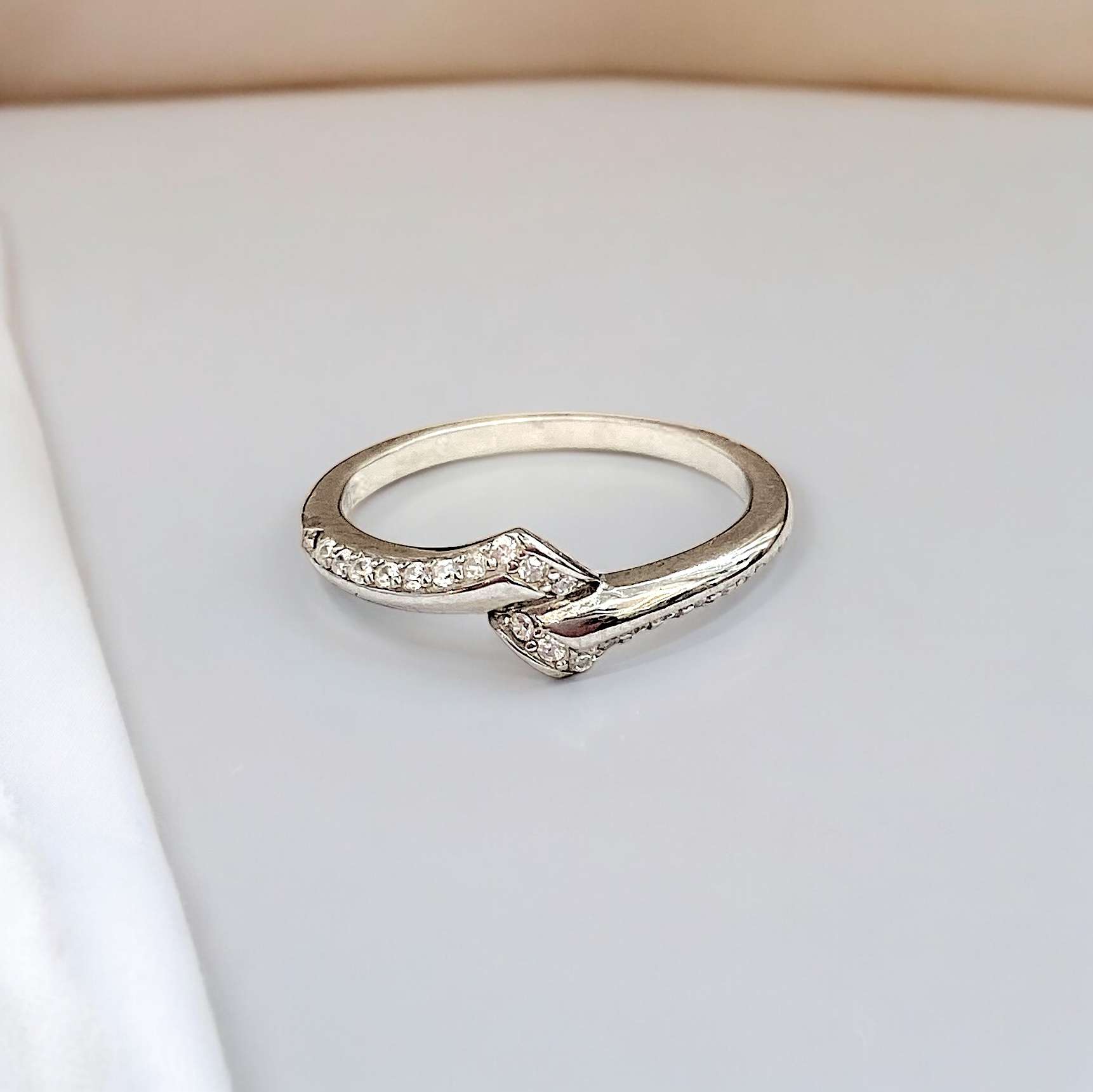 92.5 Sterling Silver With Arrow Design Ring