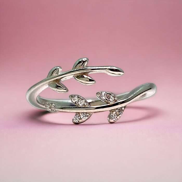 Sterling Silver Ring With Leaf Design