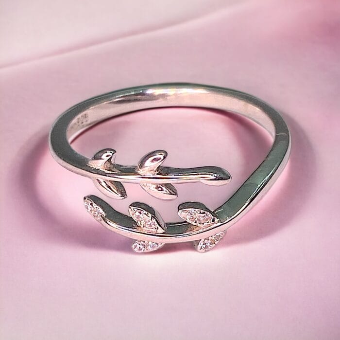 Sterling Silver Ring With Leaf Design