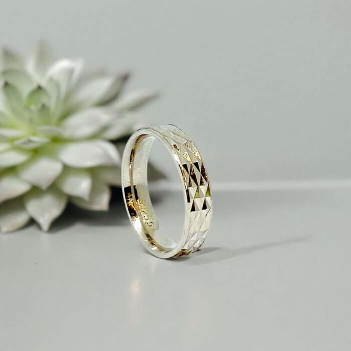 92.5 STERLING SILVER SHINY BAND RING
