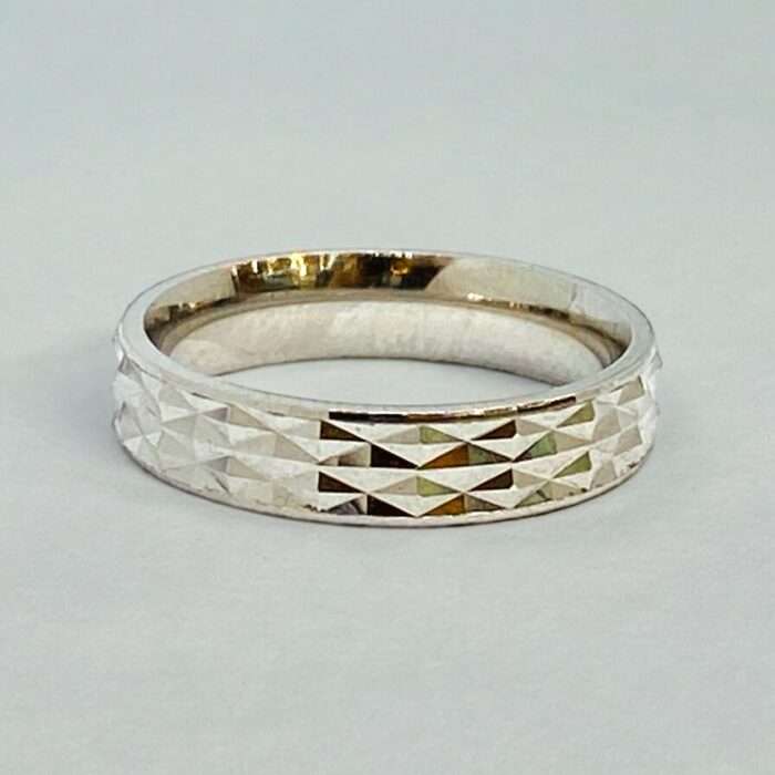 92.5 STERLING SILVER SHINY BAND RING