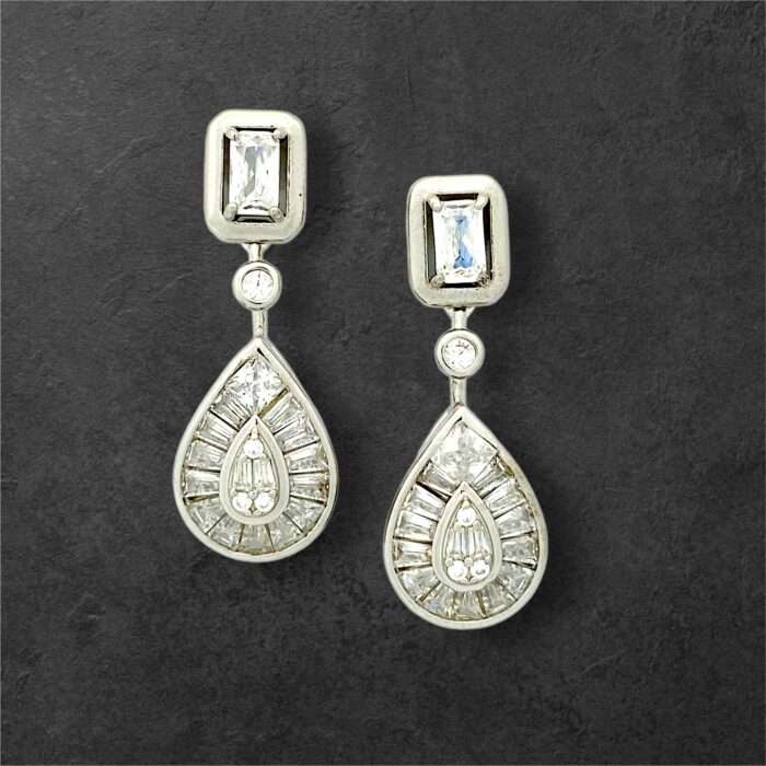 Amazing Drops For Your Daily Wear - SILVERLILY EARRING